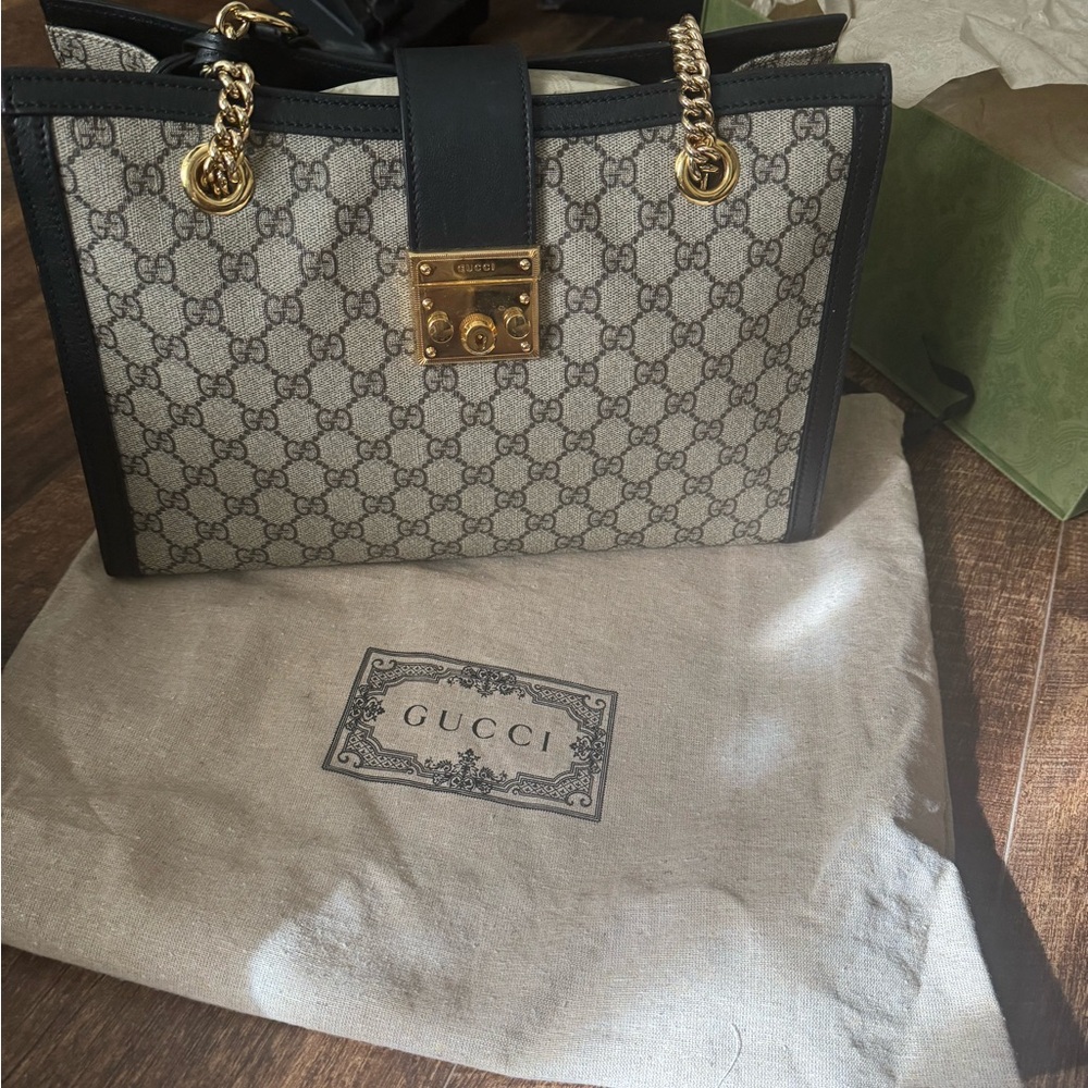 Gucci PADLOCK MEDIUM SHOULDER BAG
